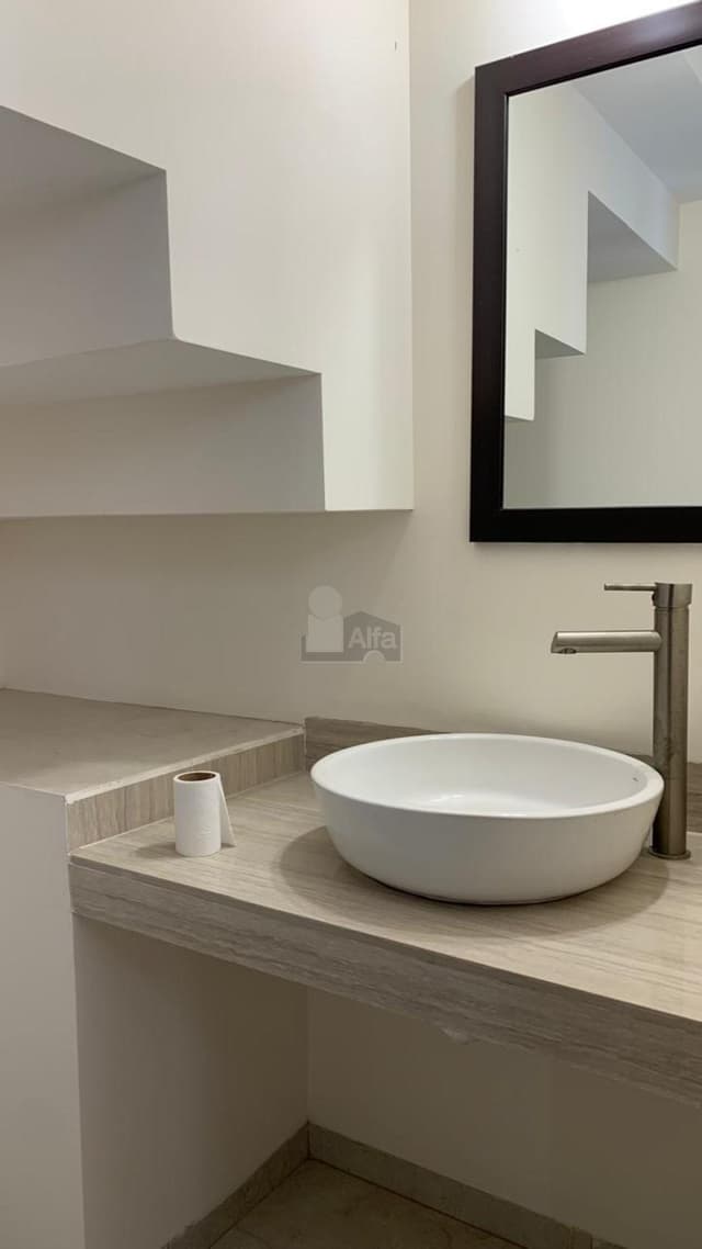 Casa en Renta en circuito privado en Fracc. Monterreal, Santa Barbara, Villa de Pozos