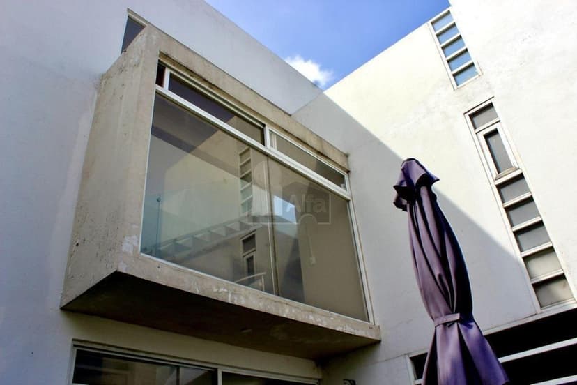 Gallery main