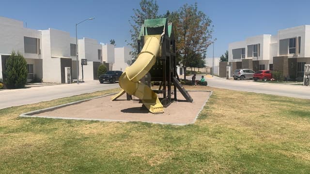 Casa en Renta en La Cantera Residencial, Privada con Alberca en zona de Villa de Pozos