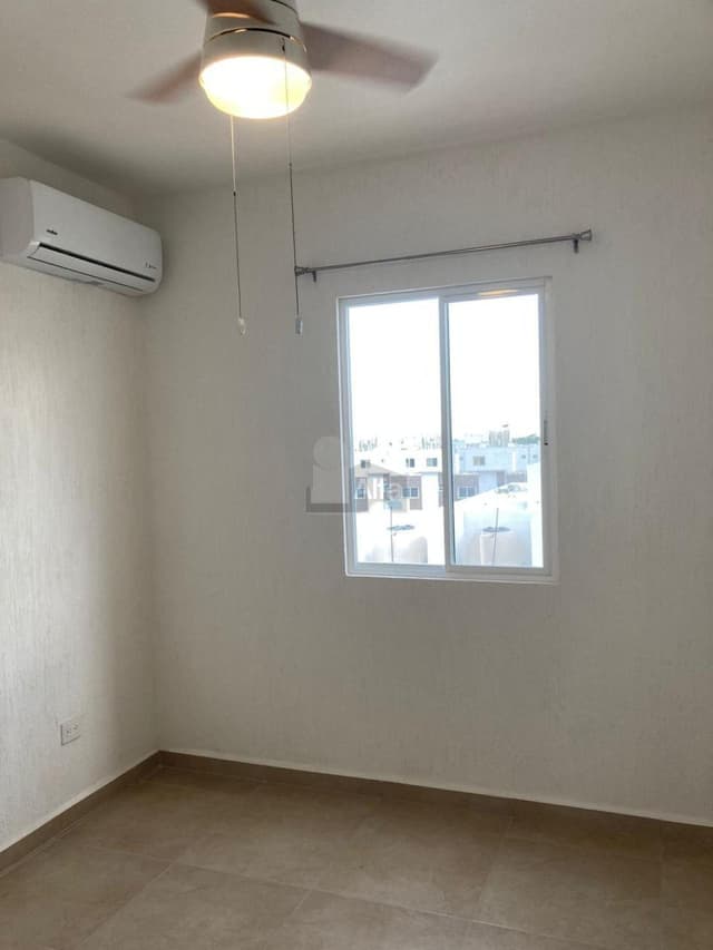 DEPARTAMENTO EN RENTA EN CANCUN CON ALBERCA , SEGURIDAD A METROS  DE LA AV. HUAYACAN SOBRE LA 135