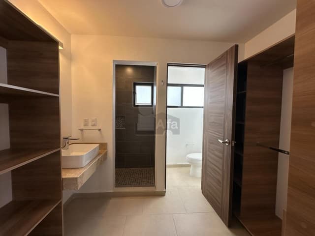 CASA EN PRIVADA CON ALBERCA en zona Walmart Muñoz – San Luis Potosí