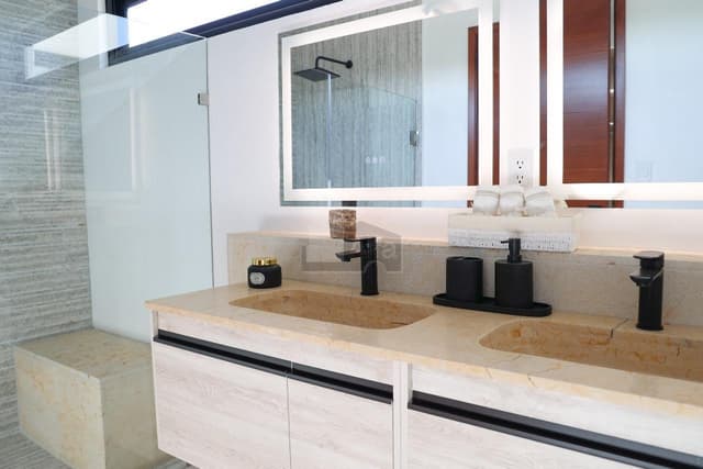 Casa familiar en residencial con pádel en Calimaya