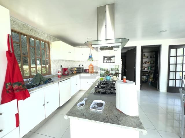 Residencia con gran jardín y potencial en Metepec