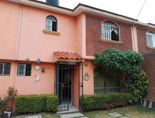 Casa en Venta en Arboleda 2 en Santa María Totoltepec. Toluca Estado de México