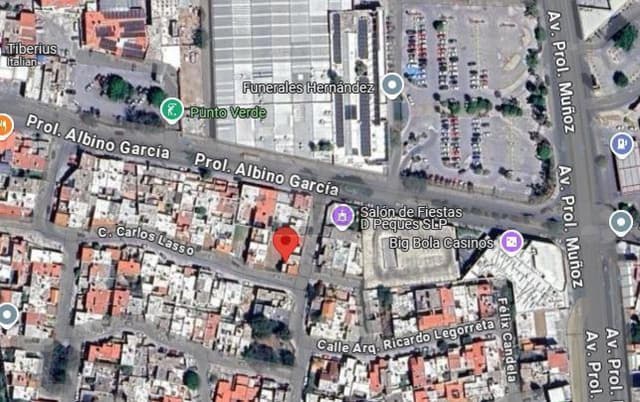 Terreno bardeado y con servicios EN VENTA/ RENTA por zona de Funerales Hernández