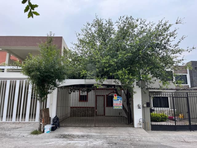 Casa en renta, Real de Cumbres, Monterrey, Nuevo León. Privada Rodeo