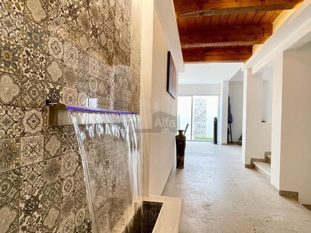 Casa Nueva en venta en Juriquilla con sótano, 3 recámaras, condominio con alberca