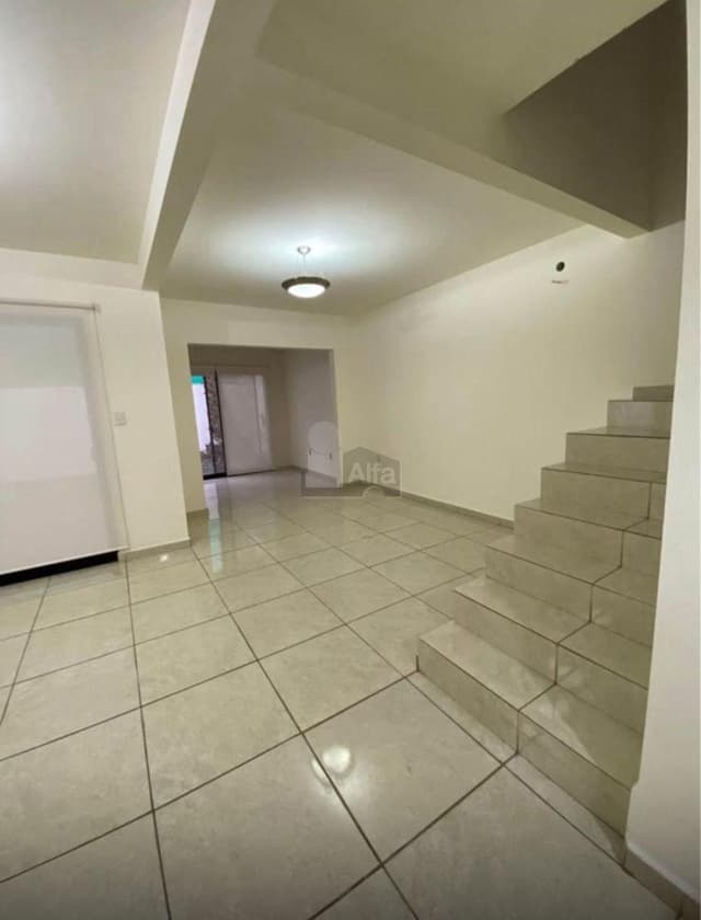 Casa en Venta en Valle de Juriquilla, frente a Santa Fe, condominio con Alberca