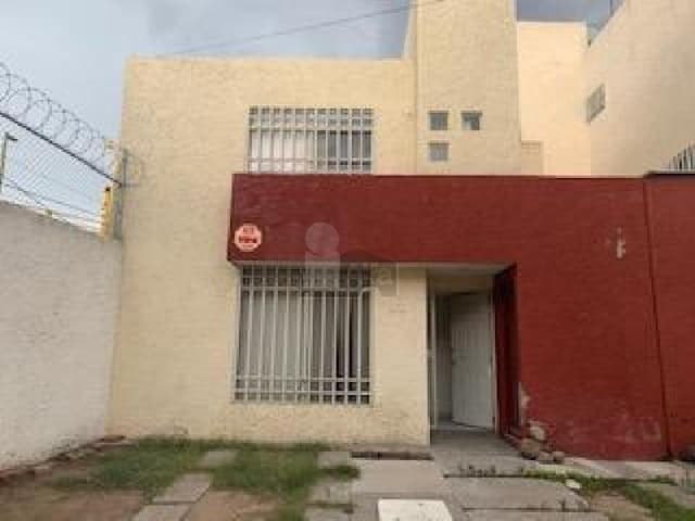 Casa en Venta en Privada Valle de Bravo II, San Luis Potosí por plaza El Dorado