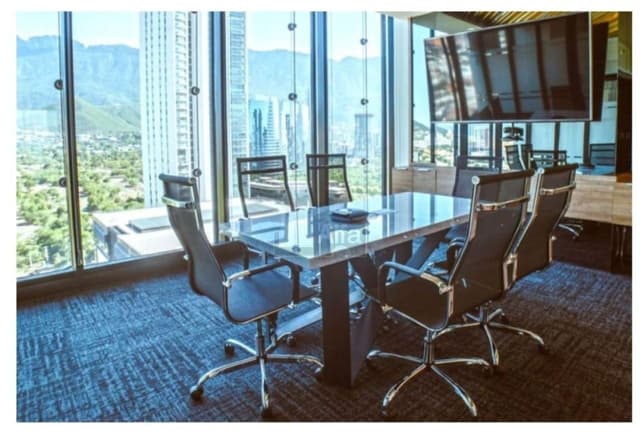 Oficina en renta, Torre Tanarah, zona Santa Engracia, San Pedro Garza Garcia, Nuevo León. Un piso