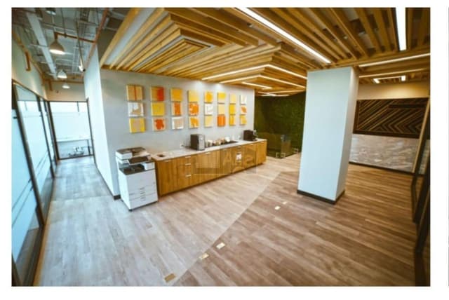 Oficina en renta, Torre Tanarah, zona Santa Engracia, San Pedro Garza Garcia, Nuevo León. Un piso