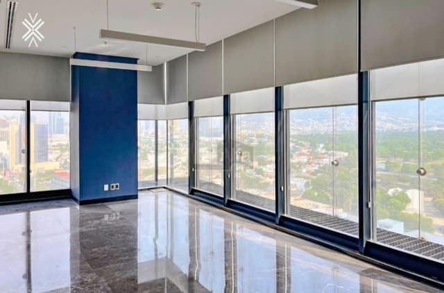 Oficina en renta, Torre Tanarah, zona Santa Engracia, San Pedro Garza Garcia, Nuevo León. Un piso