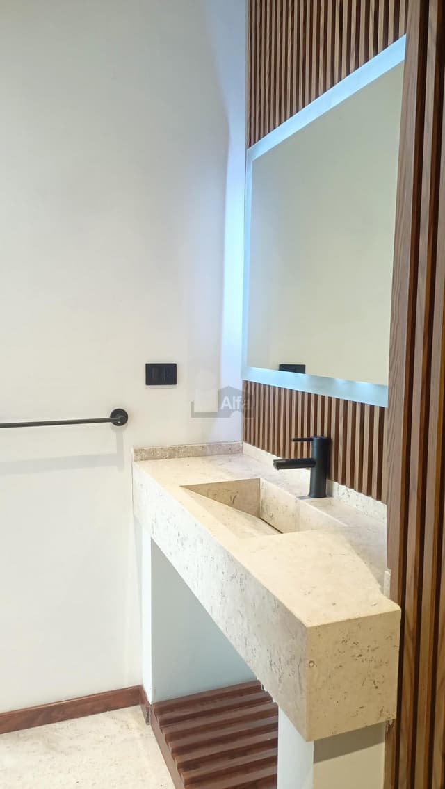 Casa en Venta en Privada Segura, acabados Residenciales. zona de Villamagna y Privadas San Ángel