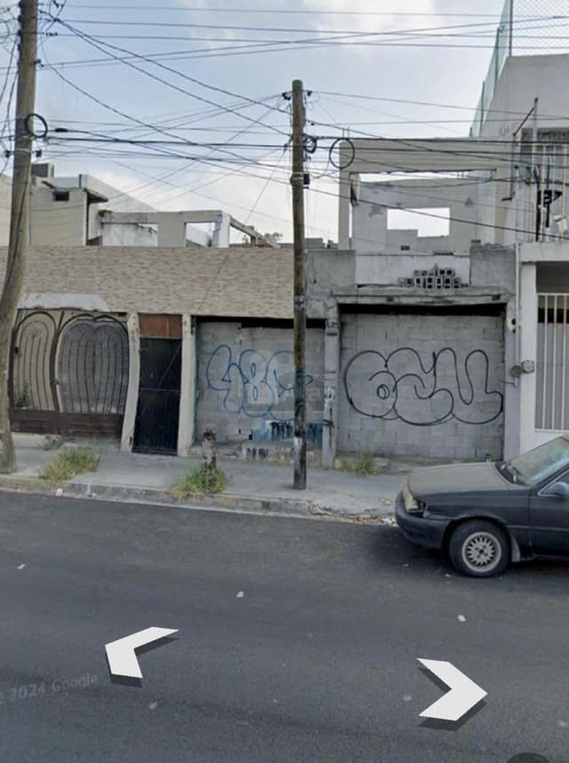 Casa en venta, Valle Verde, Monterrey, Nuevo León. Con uso de suelo comercial Para remodelar