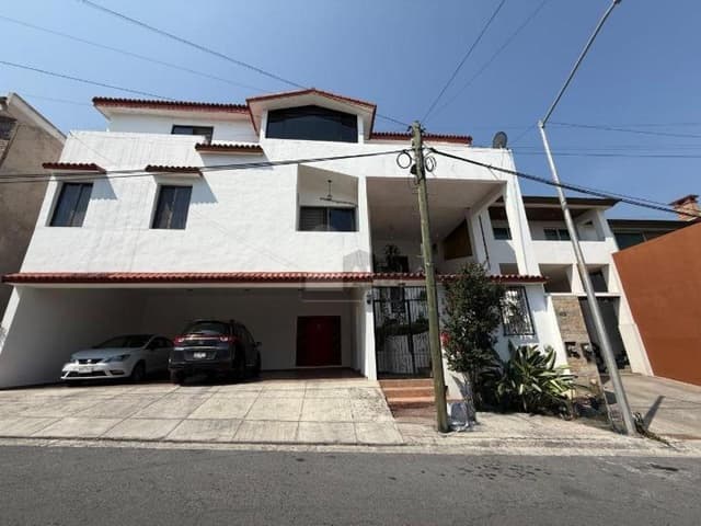 Casa sola en venta en Colonial La Sierra, San Pedro Garza García, Nuevo León