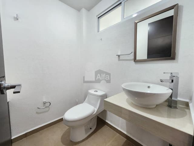 Casa semiamueblada frente a Toluca 2000 con acceso rápido a CDMX