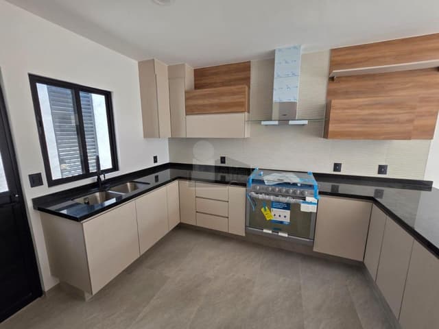 Casa en renta en Zibata, 4 habitaciones, Queretaro