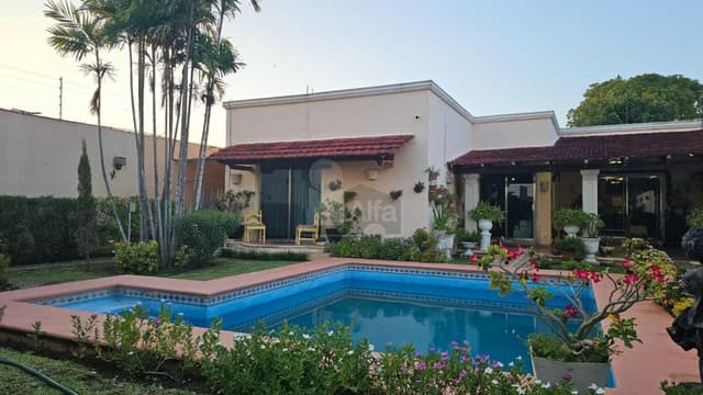 Casa en venta en esquina en Chichi Suárez, Mérida, Yucatán