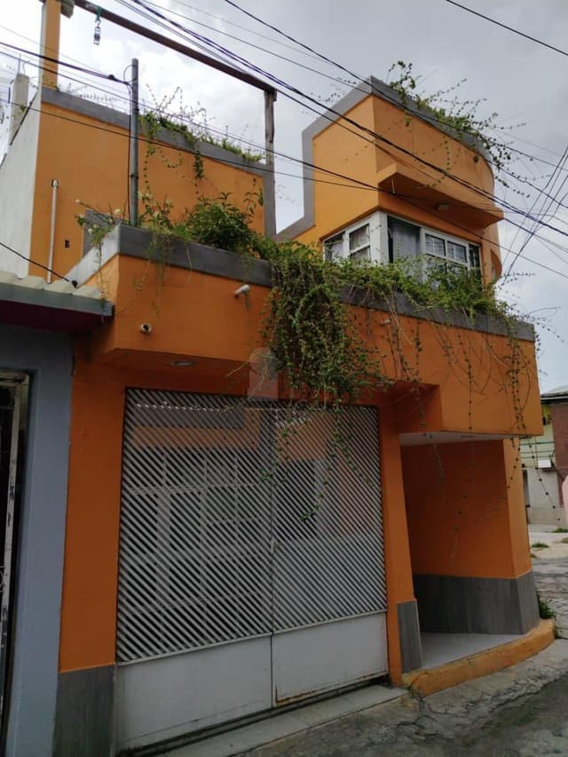 CASA EN VENTA EN RICONADA DE ARAGON, CERCA DEL METRO PLAZARAGON.