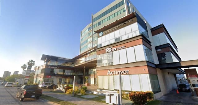 Oficina en Edificio Luxus Altabrisa, Penthouse, 118 m2, Vista Unica de la ciudad,