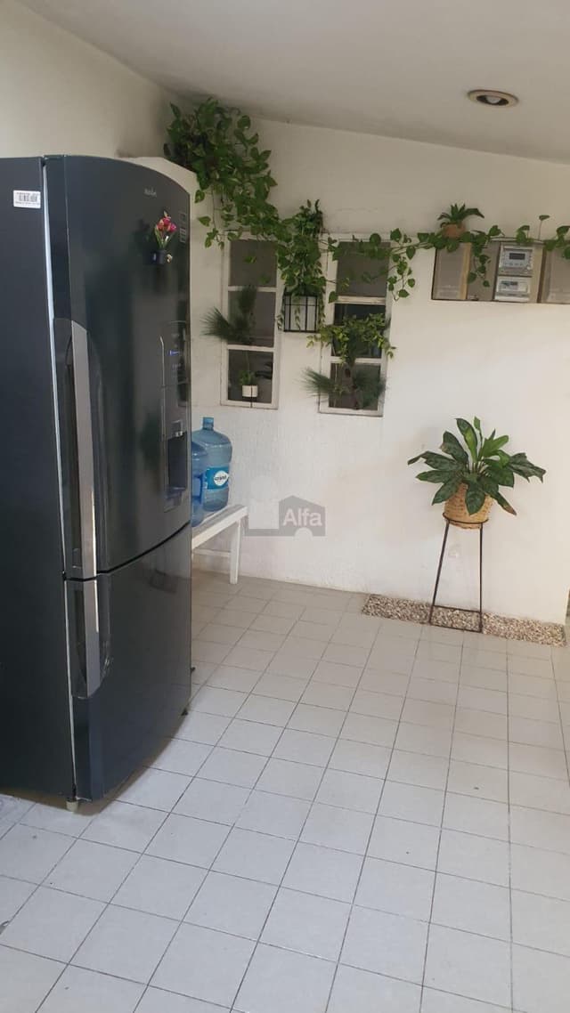 Casa a un lado de La plancha, 2 recamadas, salon usos multiples, sala, comedor, cochera