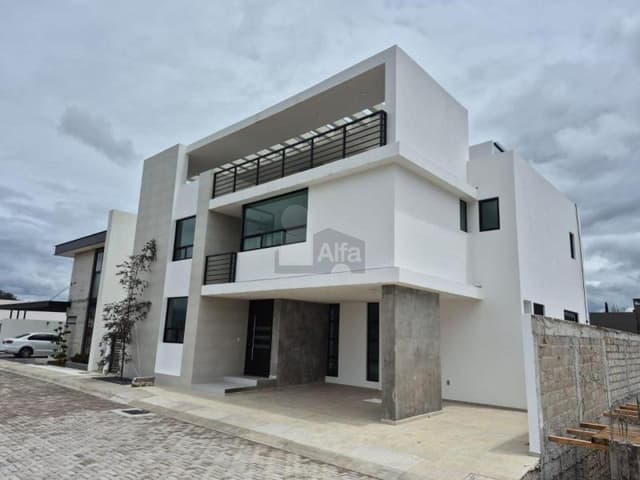 Casa nueva de lujo 3 niveles y medio sótano Metepec
