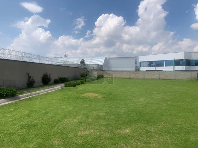 Terreno bardado en renta frente a UVM | Listo para operar