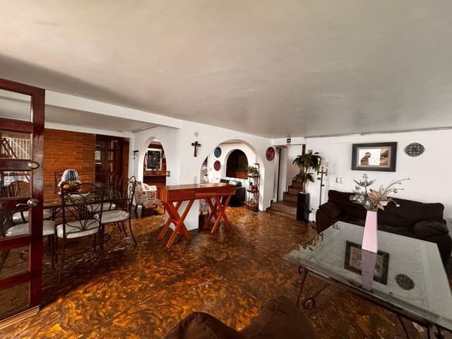 Local 90 m² con oficinas y 6 estacionamientos junto al ISSEMYM