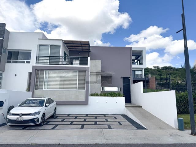 HERMOSA CASA EN VENTA EN JURIQUILLA