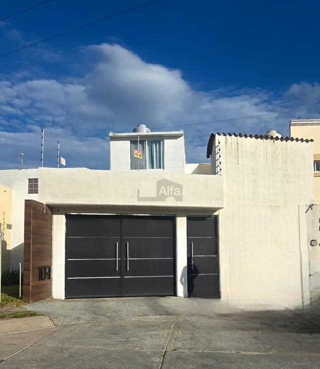 Casa en Venta al Poniente de la Ciudad  en Villas de la Cantera