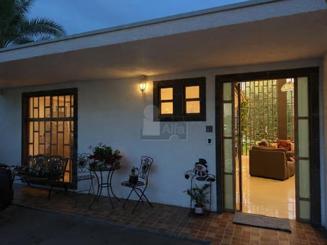 Casa con gran jardín en privada exclusiva