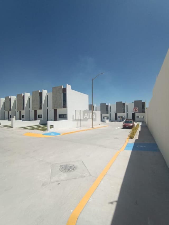 CASA EN VENTA AL NORTE EN RINCONADA DEL CARMEN