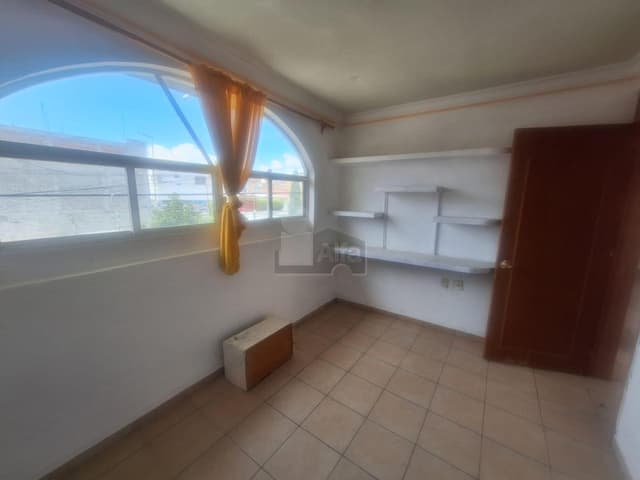 Departamento en renta en Morelia. La Unión, con bodega y local