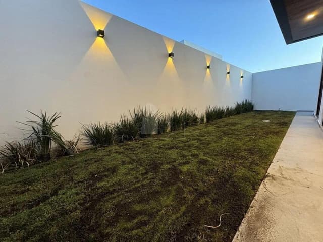 Renta en Metepec: casa nueva con 4 recámaras y roof