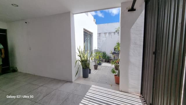 Casa en Renta, frente a parque las Americas II, Merida, 3 recamaras, 2 baños, recamara en PB.