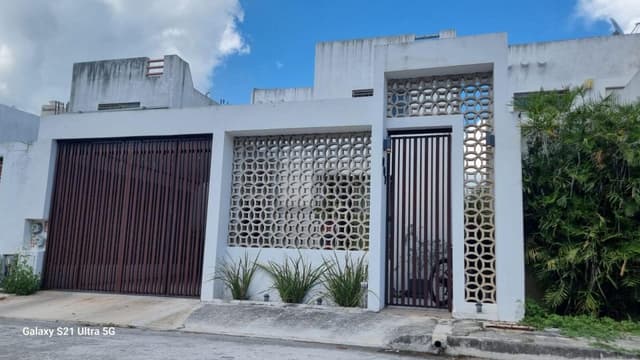 Casa en venta, frente a parque las Americas II, Merida, 3 recamaras, 2 baños, recamara en PB.