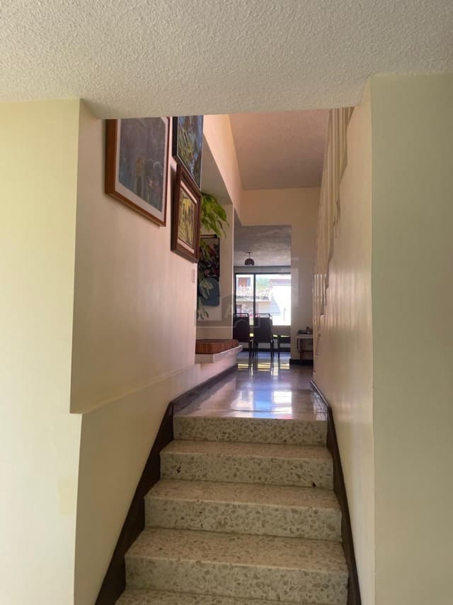 Casa con Alberca en Venta a dos cuadras del Jardín Principal de Tequisquiapan, 5 recámaras una en PB