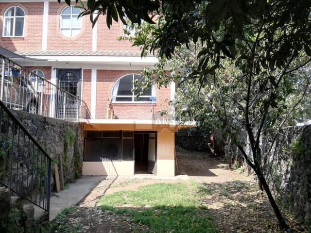 Se vende amplia casa de 5 recámaras en San Juan Tepeximilpa, Tlalpan