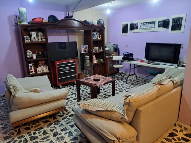 Se vende casa de 3 recámaras con local comercial en Col. Moctezuma 2da sección, Venustiano Carranza