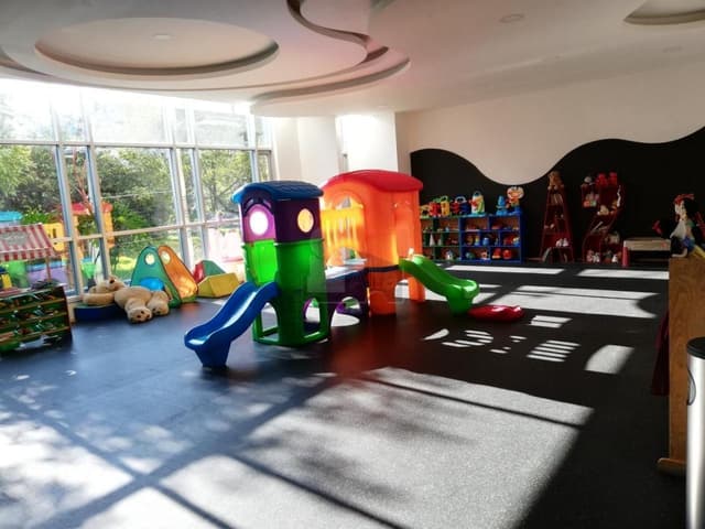 Se renta bonito departamento amueblado de 2 recámaras en condominio Infiniti Santa Fe