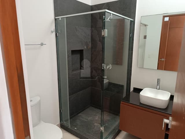 Casa en Renta 4 recs, 4 baños y cuarto servicio en Residencial AQUA, Cancun Quintana Roo, SMZ-330