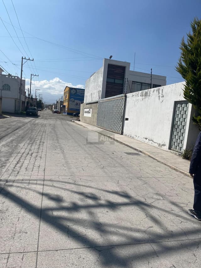 Terreno habitacional en condominio, acceso controlado en San Mateo Oxtotitlán.