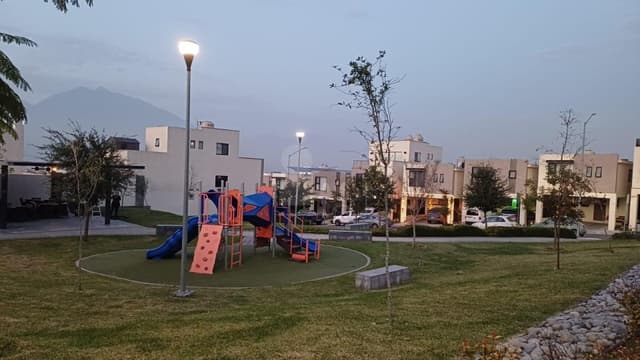 Casa en venta o renta, Ferrara Residencial, Dominio Cumbres, García, Nuevo León.