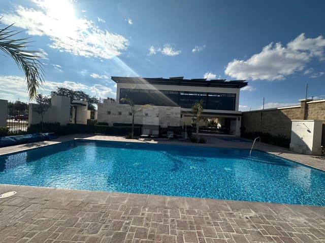 Terreno en Venta en Palma Navarra, Frac. Mayorca, LEÓN, GTO. con alberca y Gym.