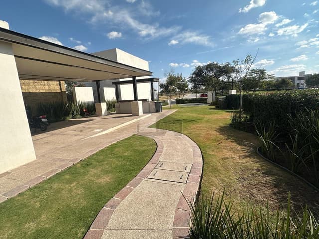 Terreno en Venta en Palma Navarra, Frac. Mayorca, LEÓN, GTO. con alberca y Gym.