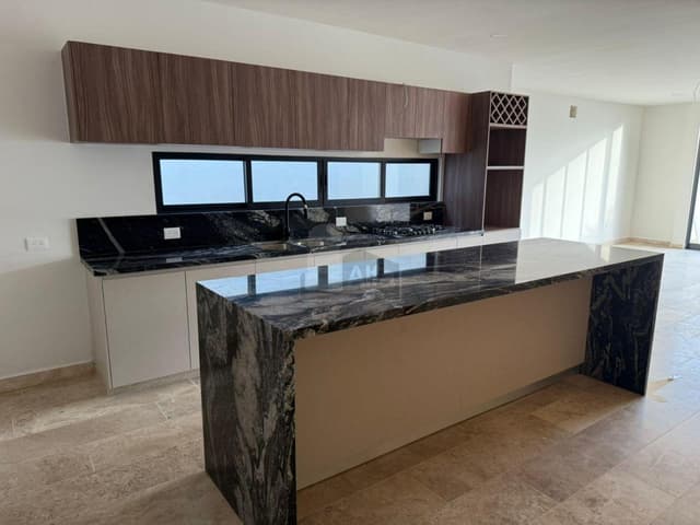 Casa en Venta Temozón Norte, Merida, Yucatan. 3 Recamaras con baño, cuarto servicio, Piscina