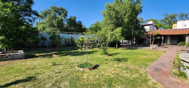 Oportunidad a valor CATASTRAL! con 1,350m de Terreno y 500m de construcción, recámaras en PB, Jurica