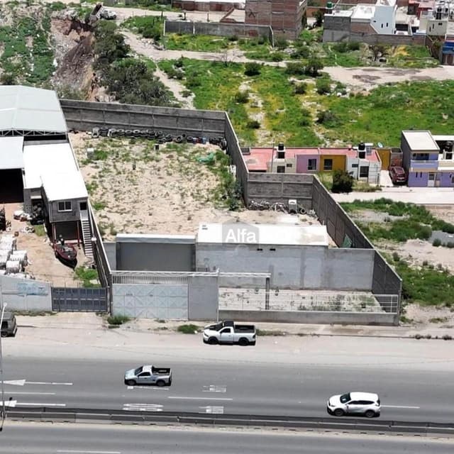 OPORTUNIDAD PARA NEGOCIO E INVERSIÓN - Terreno Bardeado en Periférico Norte