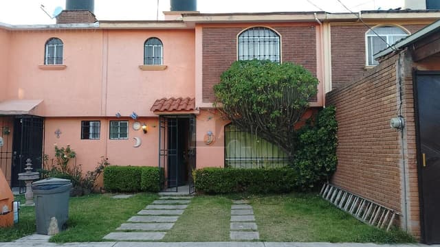 Casa en Venta en Arboleda 2 en Santa María Totoltepec. Toluca Estado de México