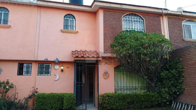 Casa en Venta en Arboleda 2 en Santa María Totoltepec. Toluca Estado de México